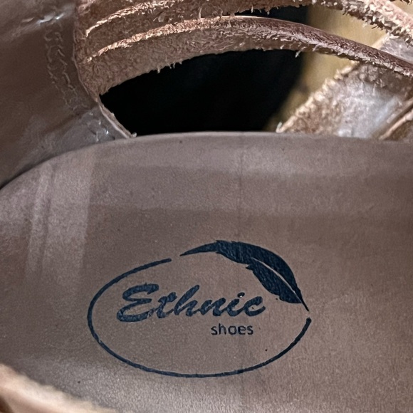 “Ethnic” Women's Tan Strap/Zipper Sandals SZ: (8) Leather NNBox New Tried On - Picture 9 of 10